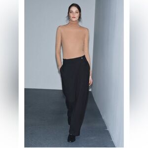 TREND NWT ZARA ASYMMETRIC WAIST SIZE  XS 
🚨FIRM PRICE NO DISCOUNT